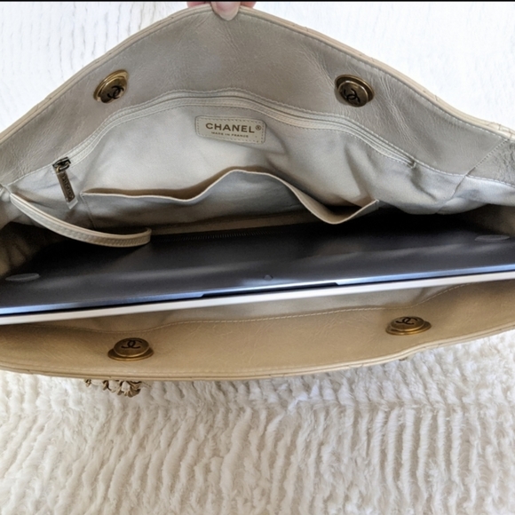 💎AUTHENTIC💎CHANEL quilted leather tote - Picture 8 of 12